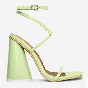 WILD-SIDE CROSS STRAP OPEN TOE ROUND STATEMENT BLOCK HEEL IN GREEN PATENT